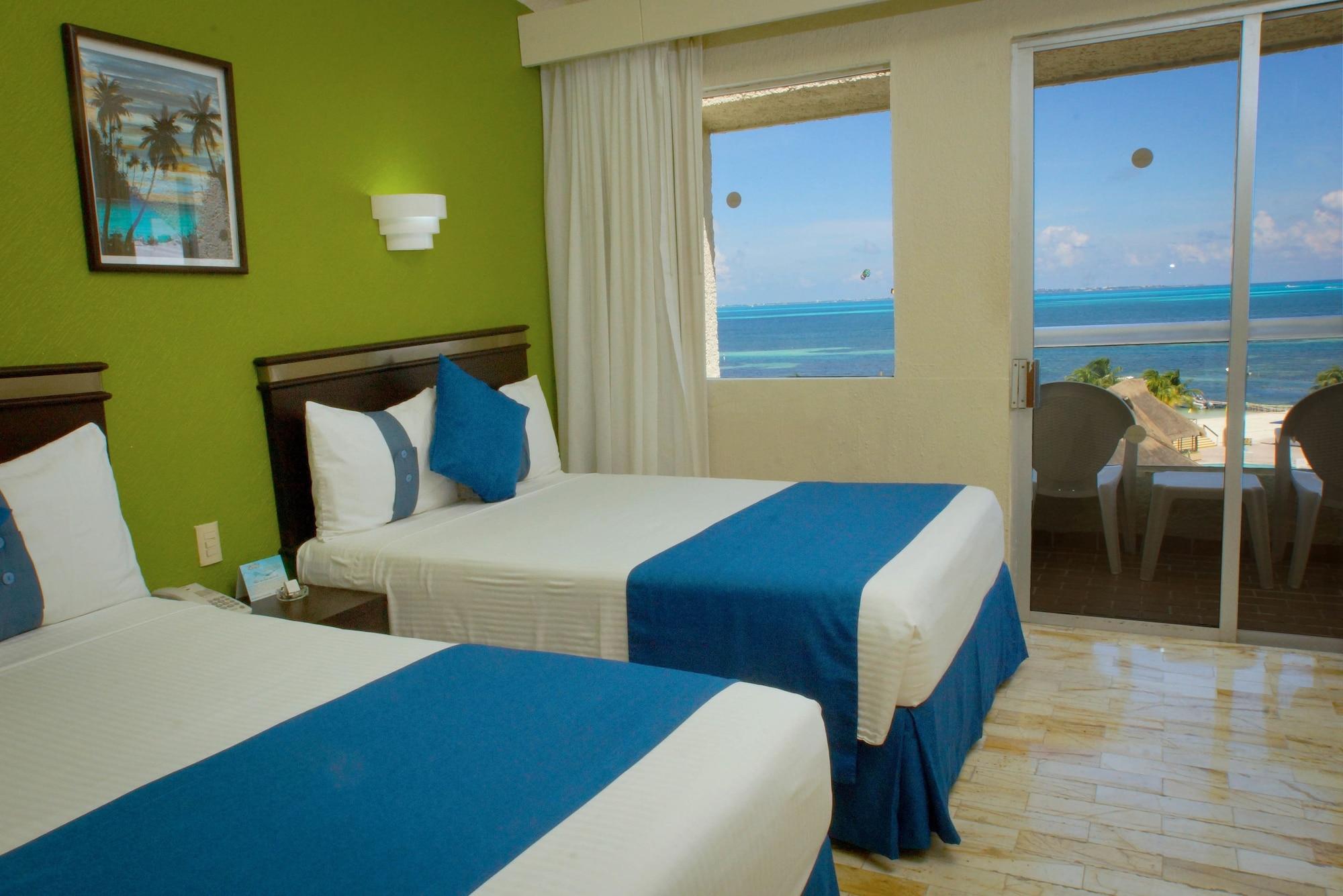 Aquamarina Beach Hotel Cancun Exterior photo