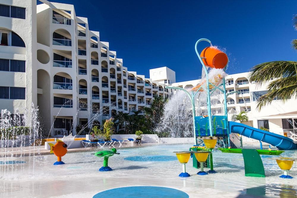 Aquamarina Beach Hotel Cancun Exterior photo