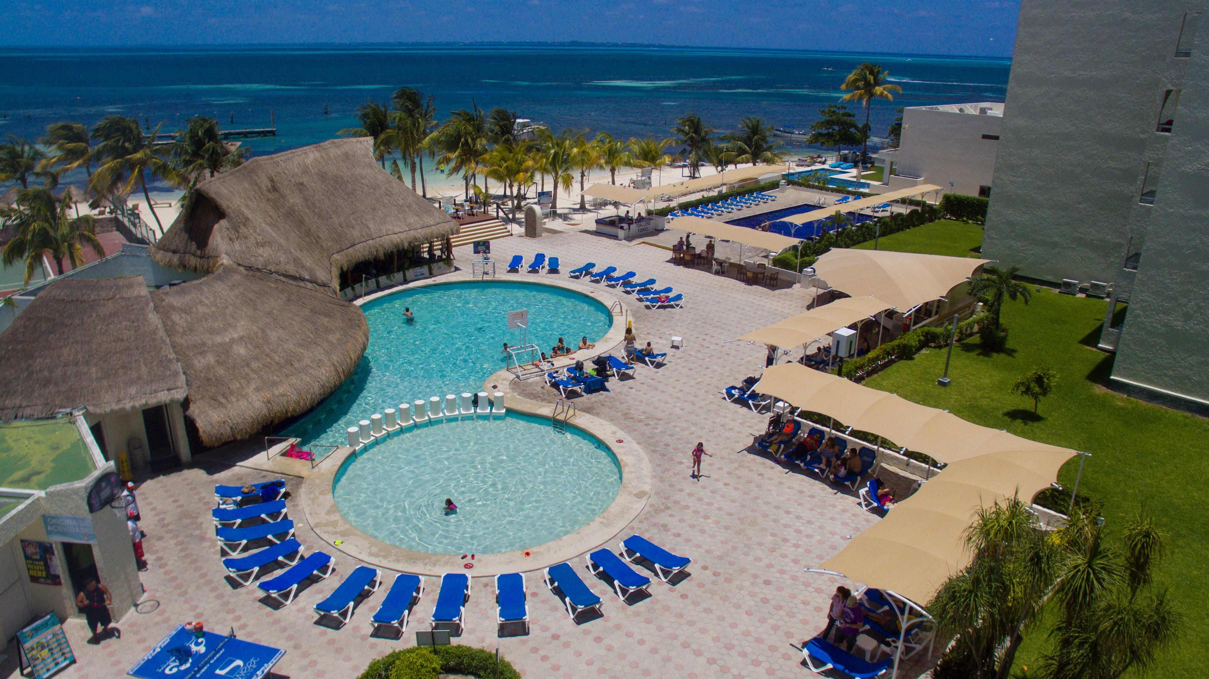 Aquamarina Beach Hotel Cancun Exterior photo