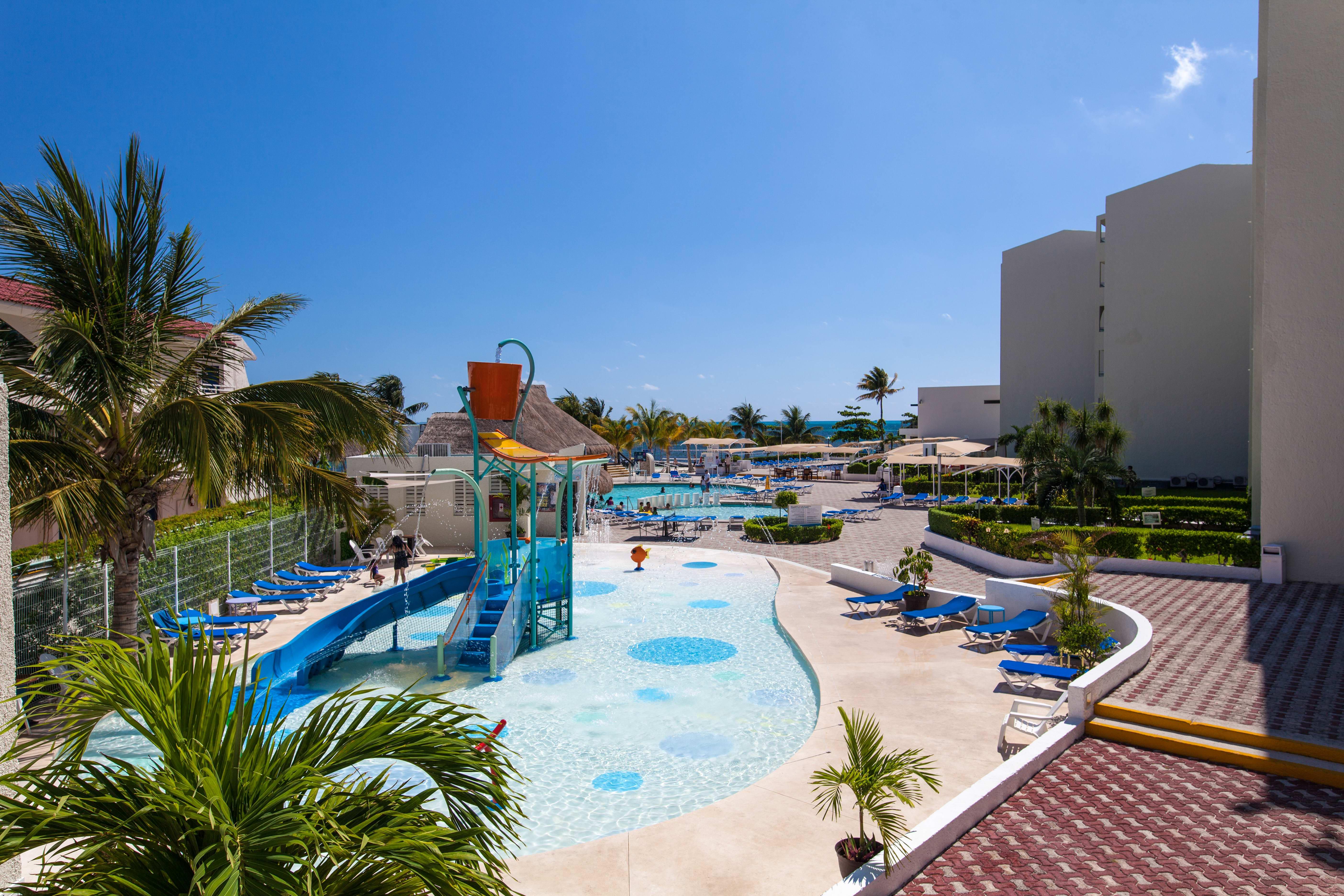 Aquamarina Beach Hotel Cancun Exterior photo