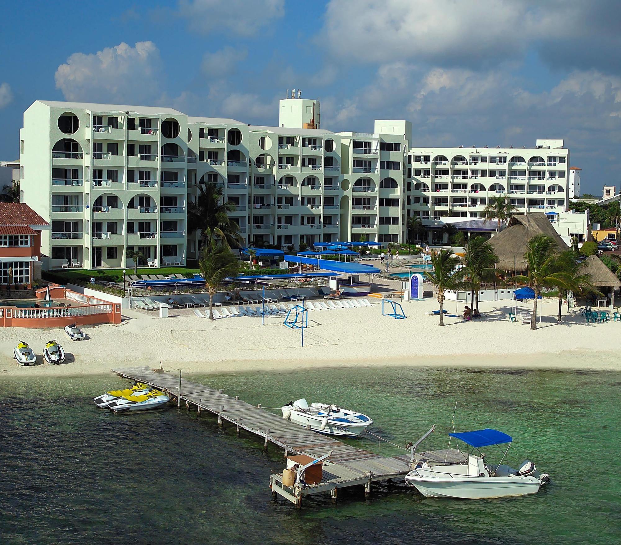 Aquamarina Beach Hotel Cancun Exterior photo