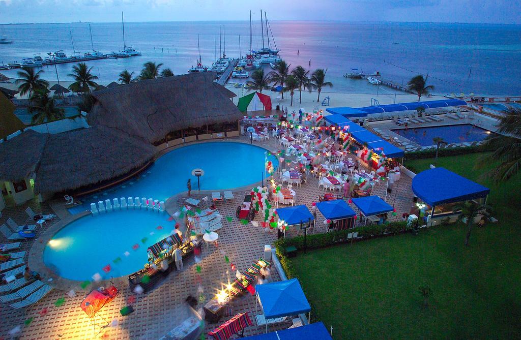 Aquamarina Beach Hotel Cancun Exterior photo